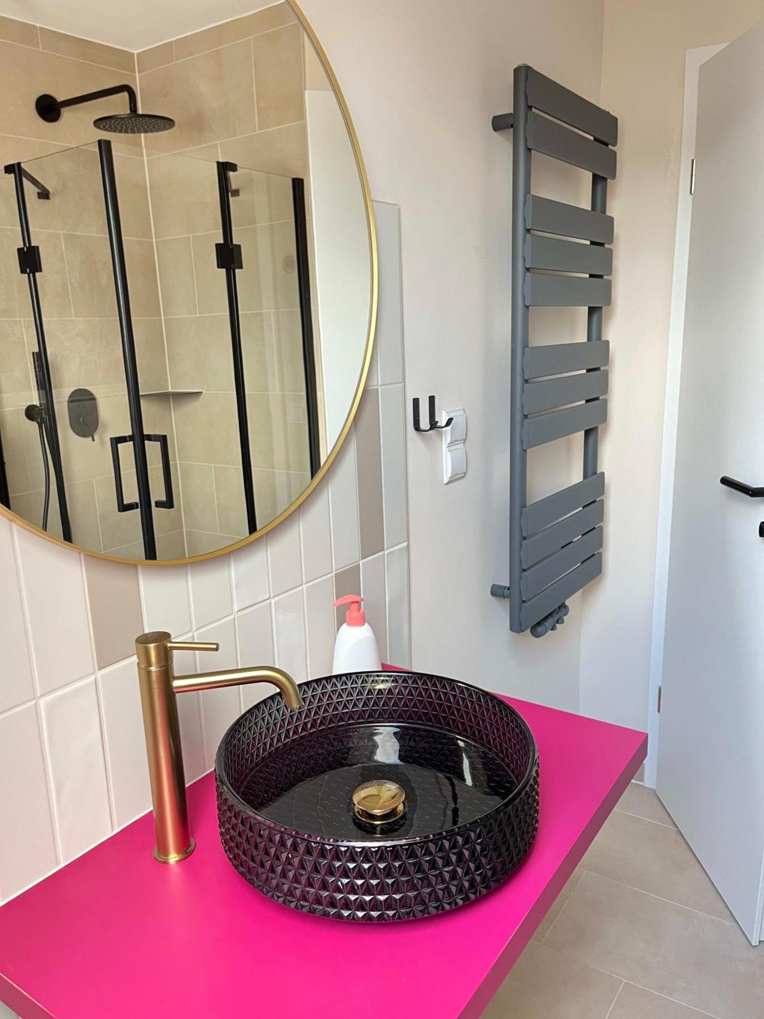 Appartement Quiet & Cozy Near Airport Ber, Free Wifi & Parking #rechts