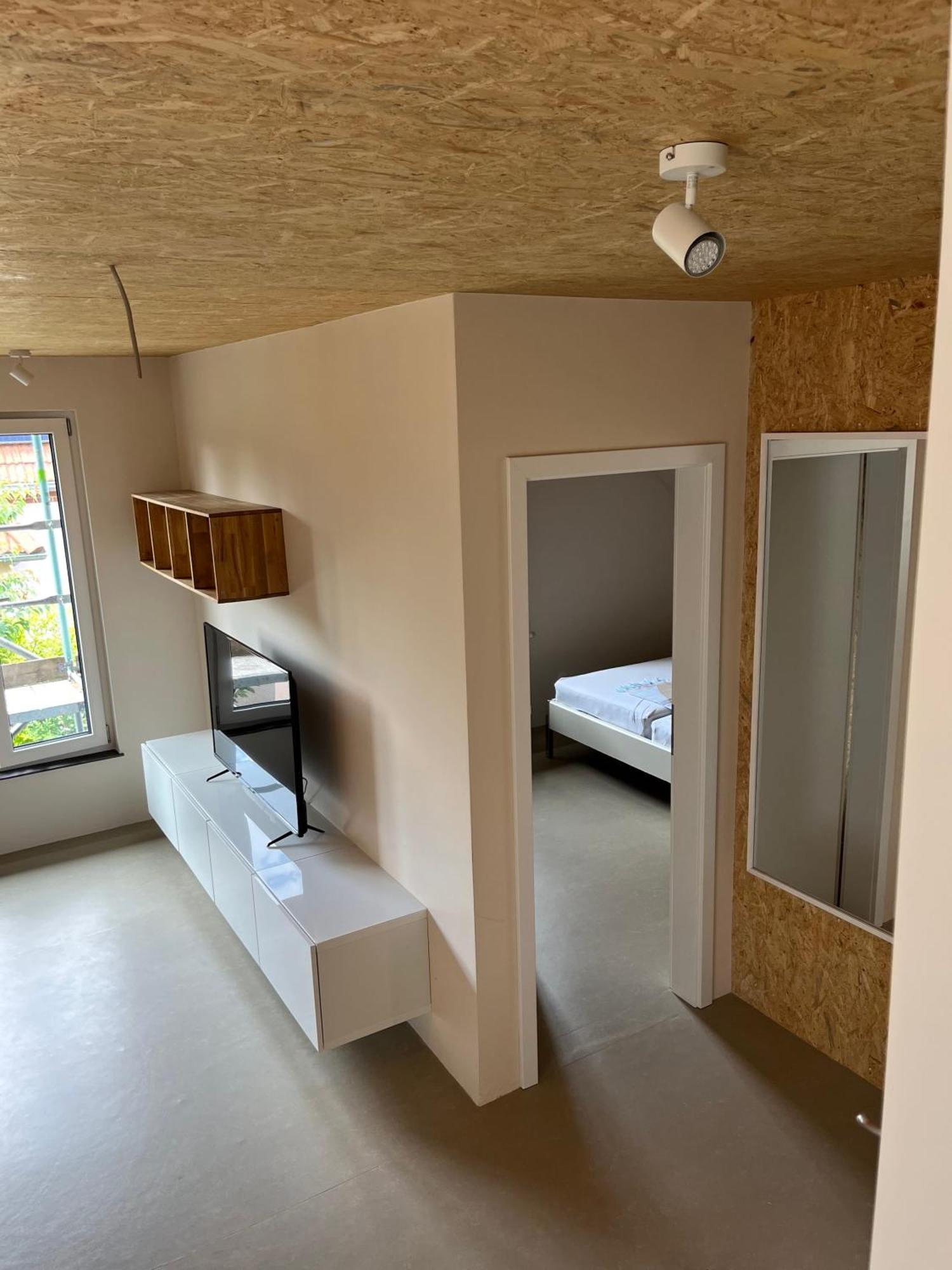Quiet & Cozy Near Airport Ber, Free Wifi & Parking #rechts Appartement *
